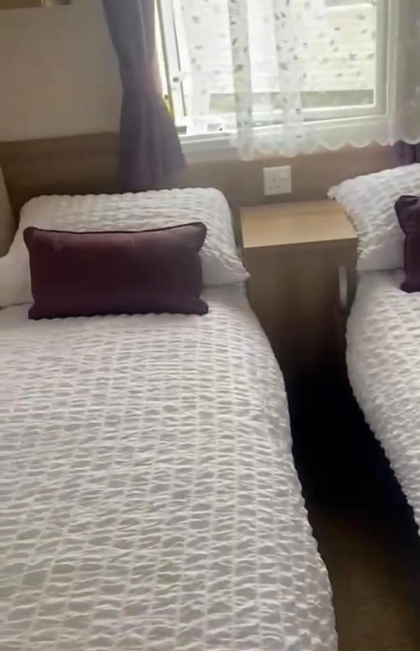 פאגהם Caravan Church Farm Holiday Village מראה חיצוני תמונה